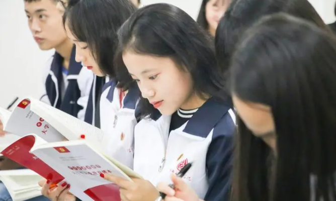 大学挂科能入党吗（大学生入党决定权在2人手里）