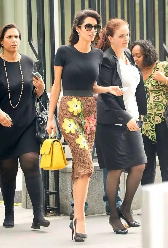 最美律师艾莫：打败21位情敌让奥巴马作证，治好恐婚症奥斯卡影帝