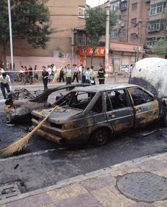 2007年，济南一高官退休前闹市炸死情妇