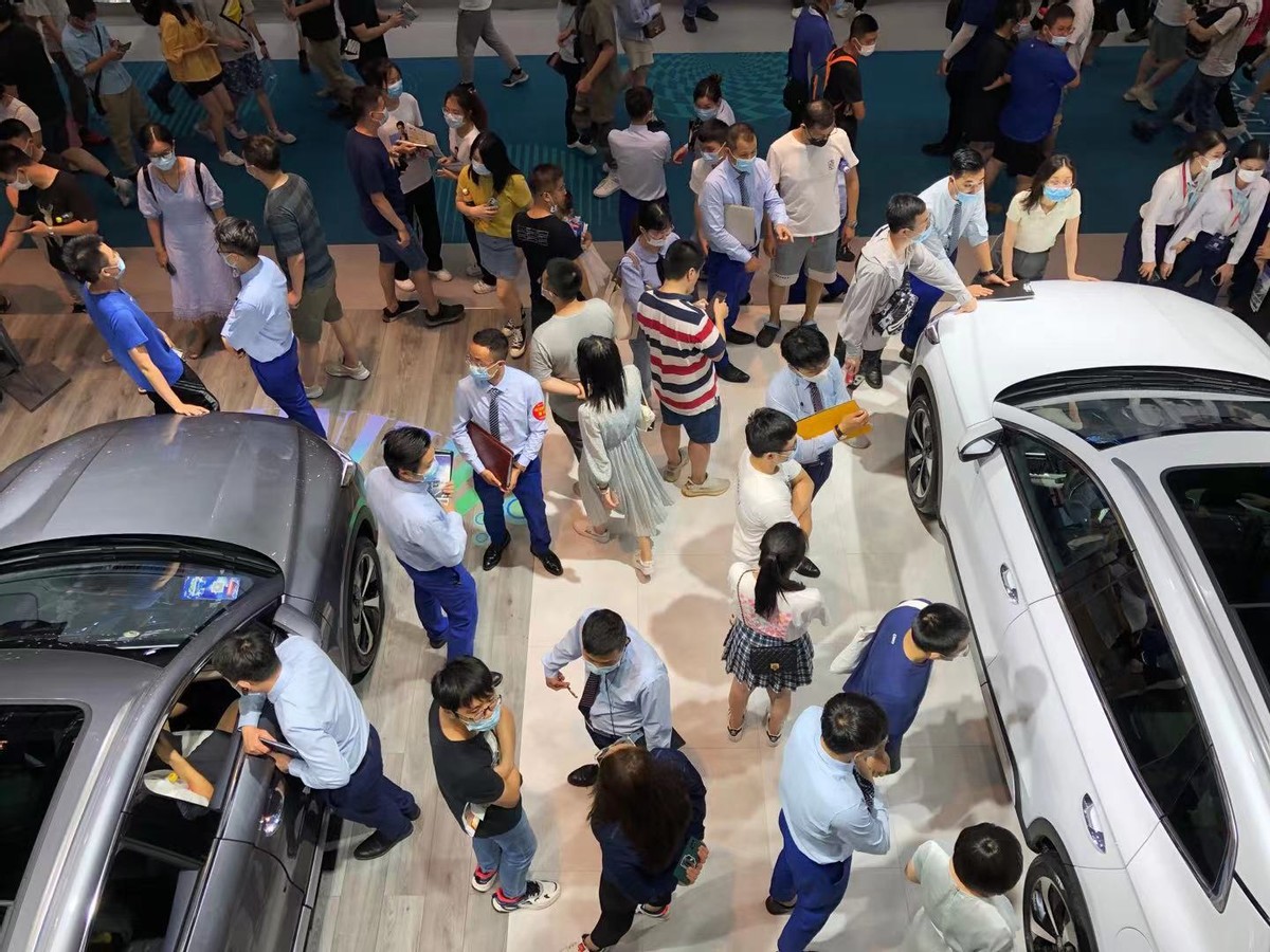 比亞迪人頭涌涌，坦克大定1.5萬，自主品牌：是時候叫板合資了