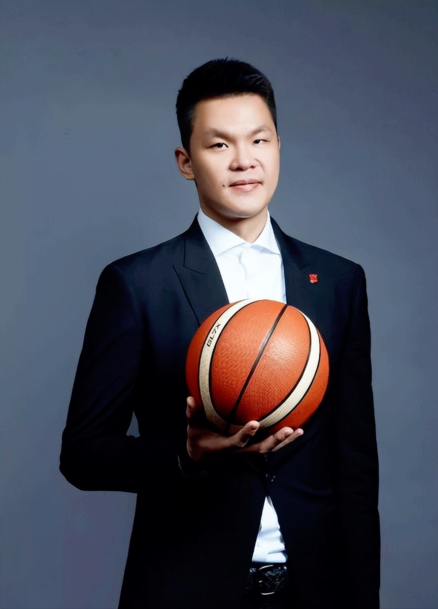 朱芳雨朱芳雨在国内篮球界大名鼎鼎,以主力前锋的身份,帮助中国男篮在