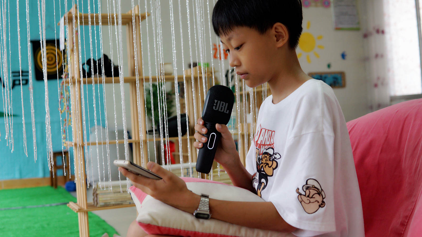 JBL 音樂(lè)唱將KMC300麥克風(fēng)助力，校園麥霸從此誕生