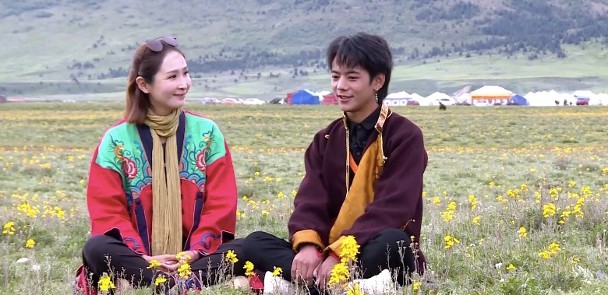 TVB颁奖礼上演宫斗，钟嘉欣痛失视后输给林夏薇是因为站错队？