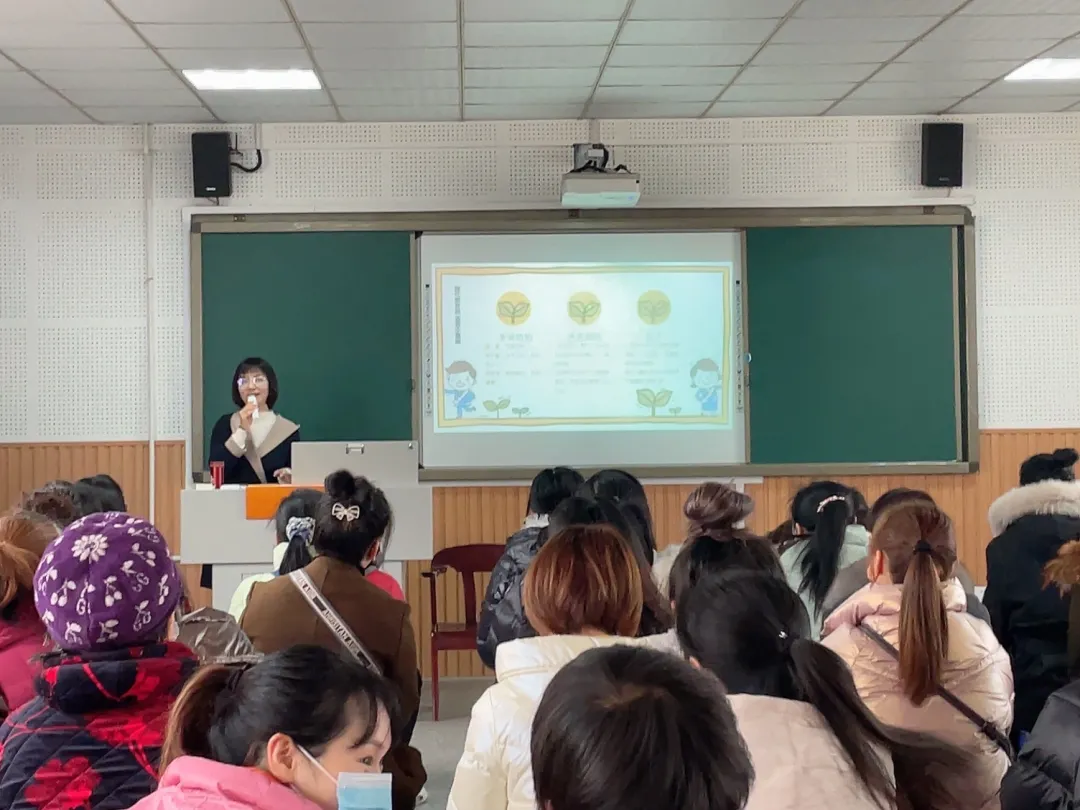 协同育人,赋能成长——新兴小学开展隔代教育家长培训会