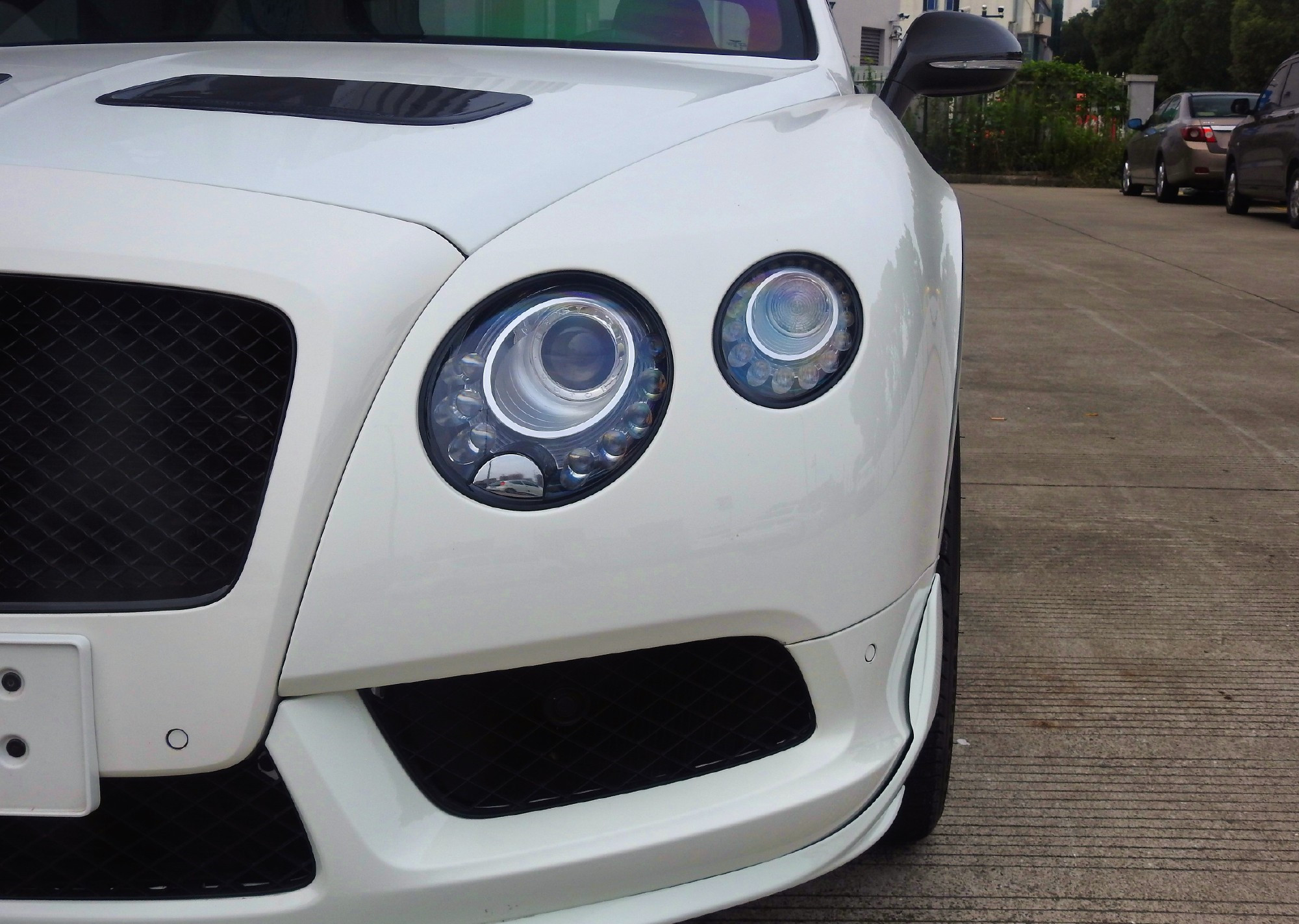 浙江首辆宾利GT3R，600万，内地30辆，4S店里的赔钱货