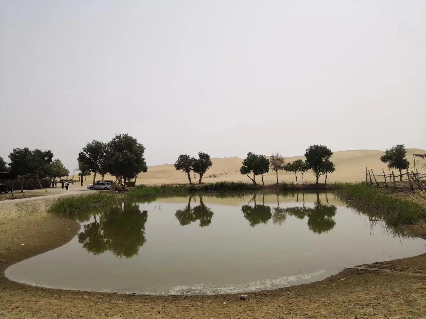 在原始的沙漠裡,居然還有這樣的湖泊,名為神女湖.