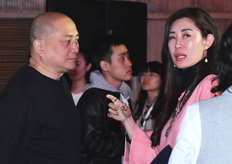 年龄不是问题！这些娱乐圈“老男人”，为何妻子越换越年轻？