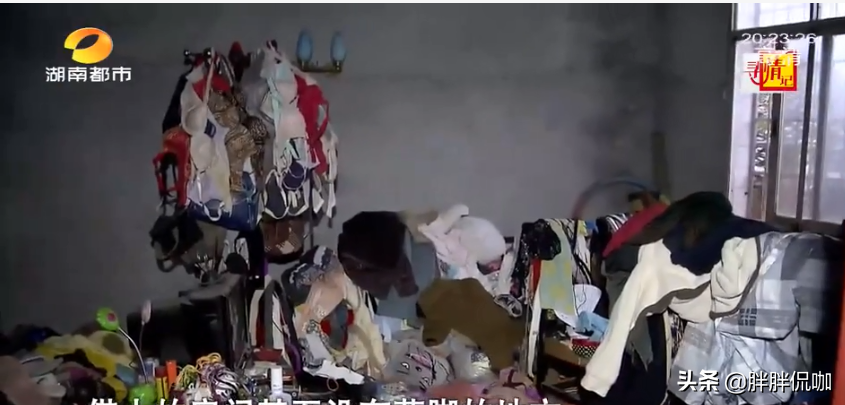 女大学生因爱变得精神失常，和流浪汉生下孩子，亲妈：造孽啊