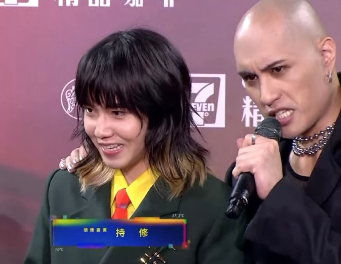 这是颁奖还是开业？金曲奖艺人造型齐翻车，现场变成乡村大舞台？