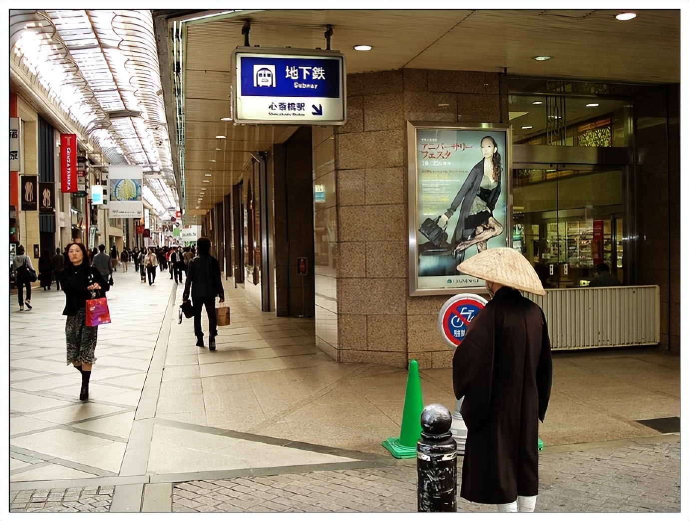 日本大阪旅游，逛“心斋桥”步行街，看大阪古城与街景