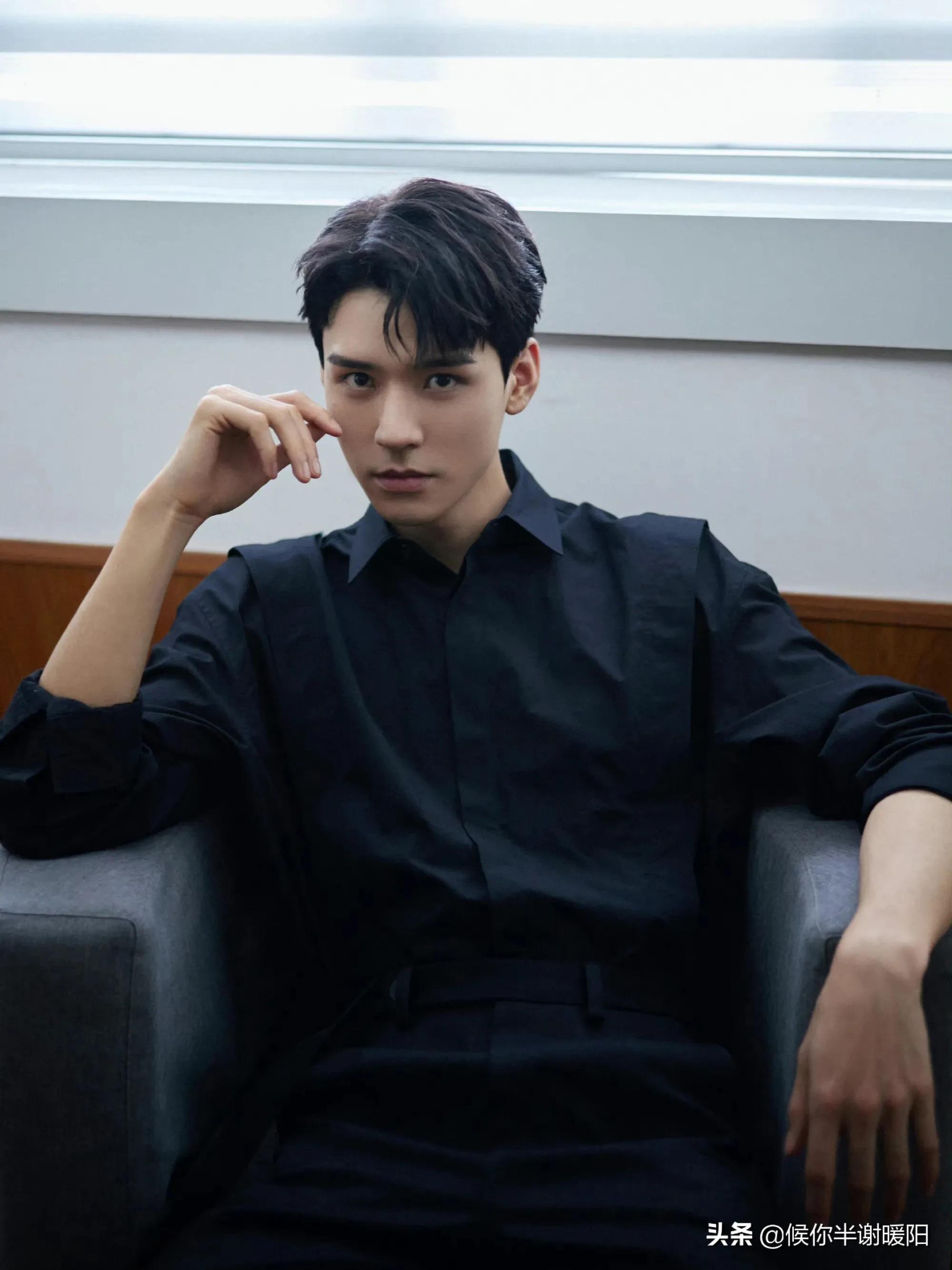 男明星黑衬衫才是最帅的!朱一龙一眼万年,王一博许凯让人太惊艳