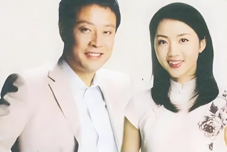 《天气预报》主持人杨丹：27年零失误，嫁给初恋丈夫，40岁当妈妈