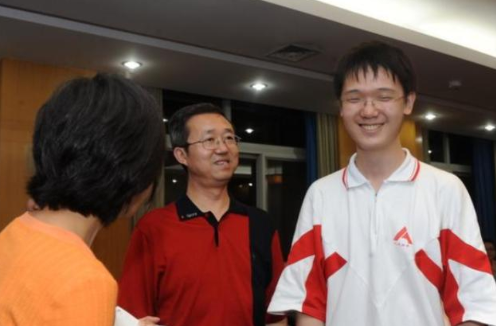 被11所美国大学拒收，高考703分无奈上清华，毕业后庆幸当年被拒