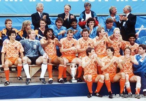 1990年世界杯荷兰队(世界杯小历史，1990年世界杯F组篇，荷兰再内讧？无奈平埃及)