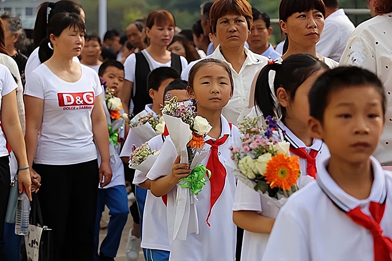 湖南患癌女教师的最后日子：坚持送60名学生上重本，逝后师生才知