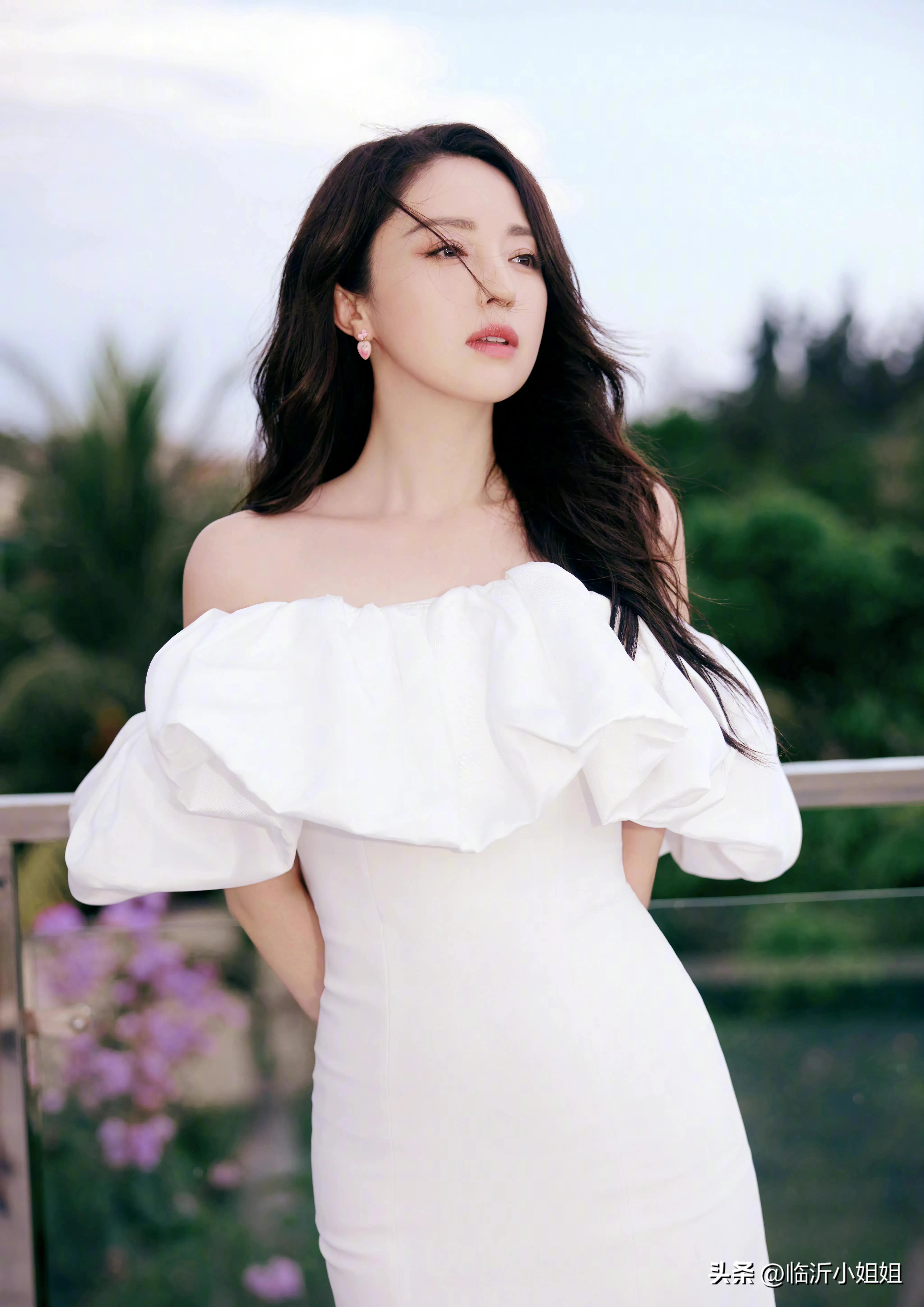 董璇,精致典雅的知性美女,高贵气质彰显成熟女性的迷人魅力