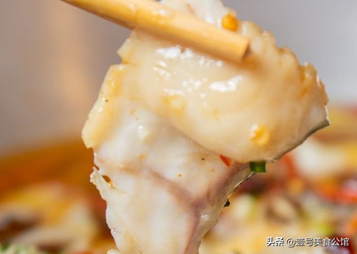 鲜嫩味美的油泼鱼片，操作简单，微辣又解馋，家人爱吃的美食