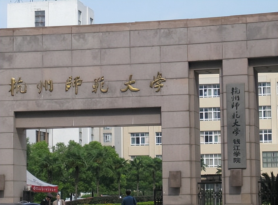 马云：24岁大学毕业，普通人到首富，再回首才发现他成功是必然的