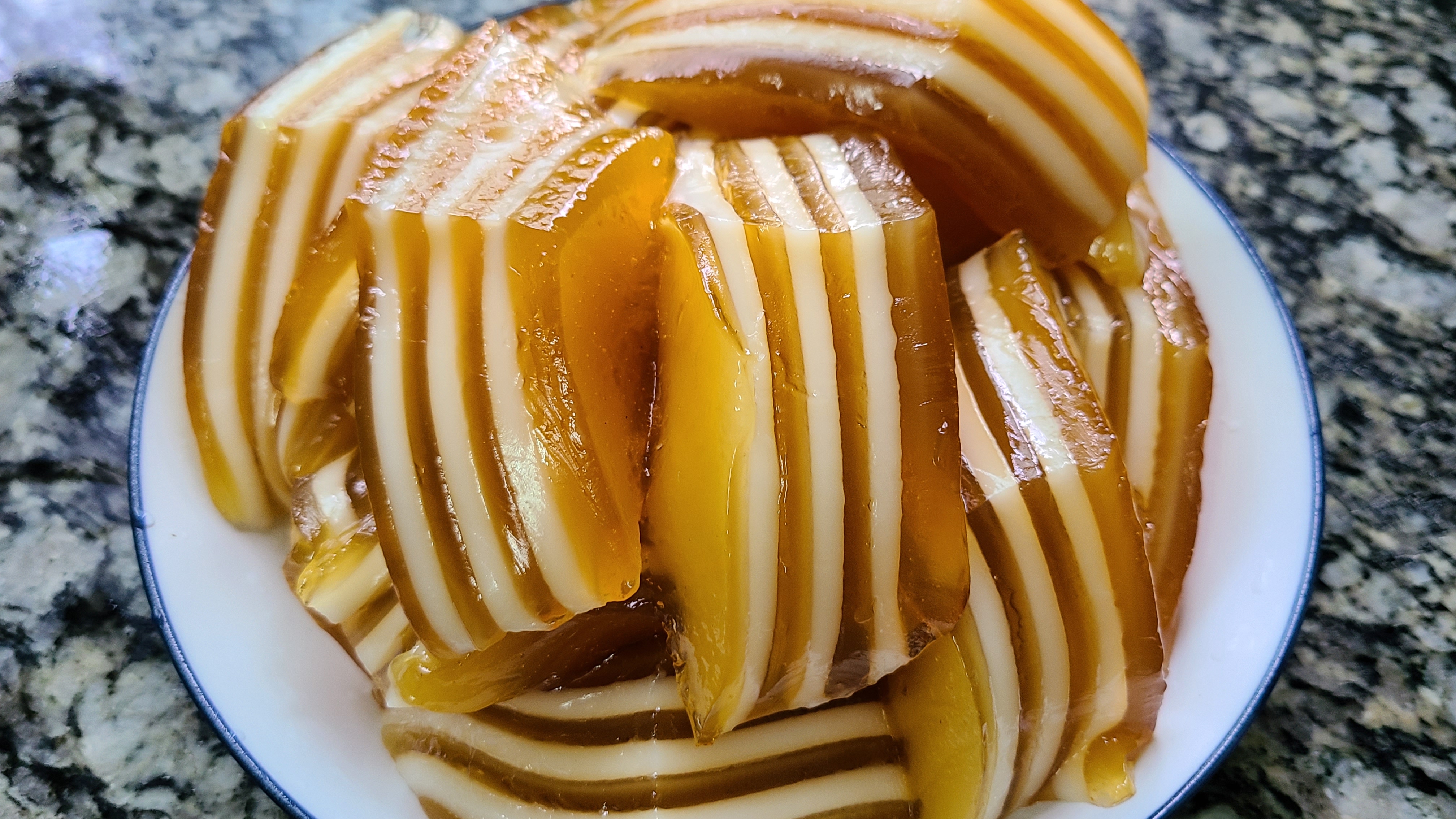 千层糕是出了名的广东美食，软糯Q弹香味浓，好吃又简单