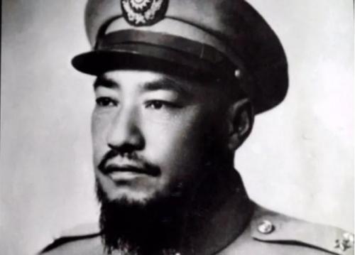 17岁女红军被俘，被马步芳奸污后赏给传令兵，逃跑时再遇杀人魔头