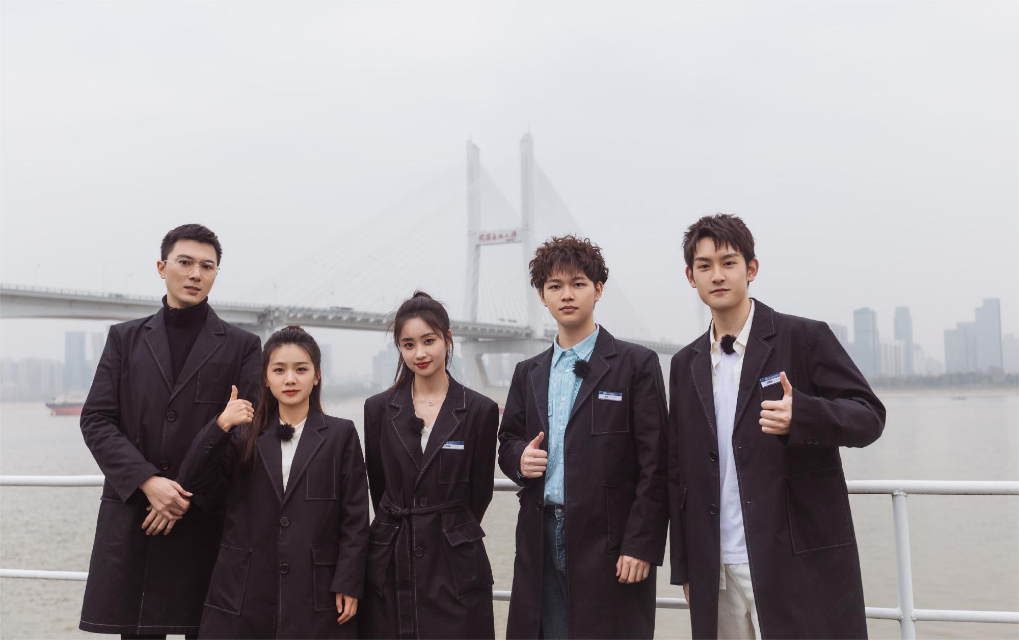 《初入职场的我们》法医季正式收官，风起时再遇，花开时再聚