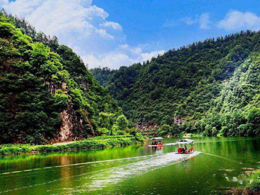 河南藏着一个低调的景区，被称“北方小九寨”，门票60游客说值