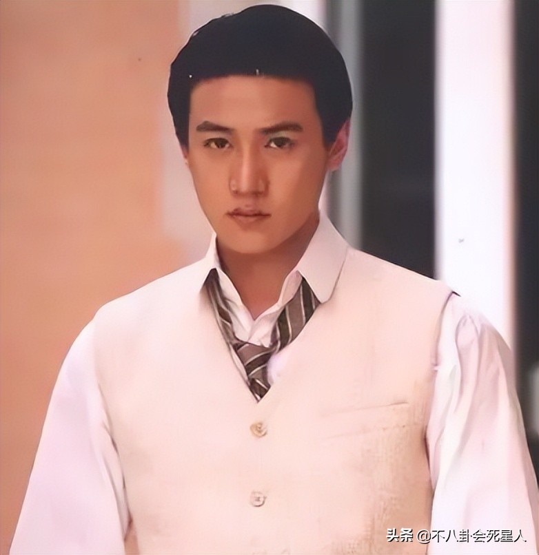 内娱新晋“发面馒头”，肿胀僵硬没眼看，让动脸前辈们自愧不如