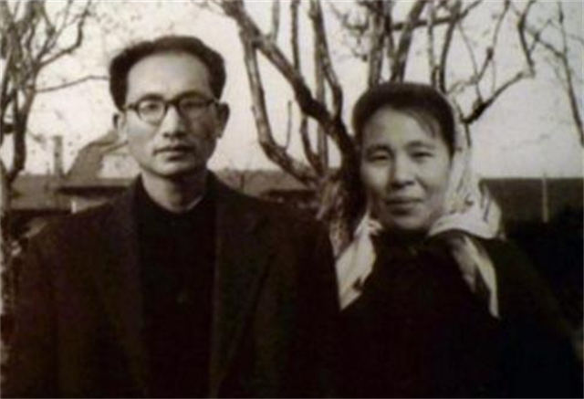 男子清理垃圾堆，无意捡到王羲之的“病假条”，几年后成镇馆之宝