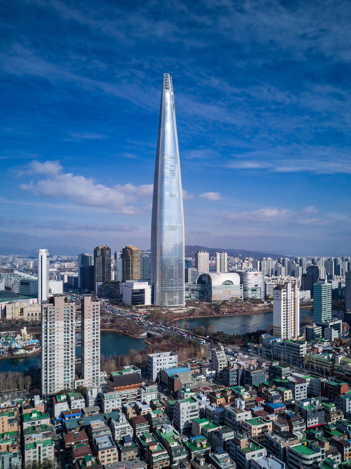 2022年高度位列全球前十的地标建筑——上海中心排名被取代