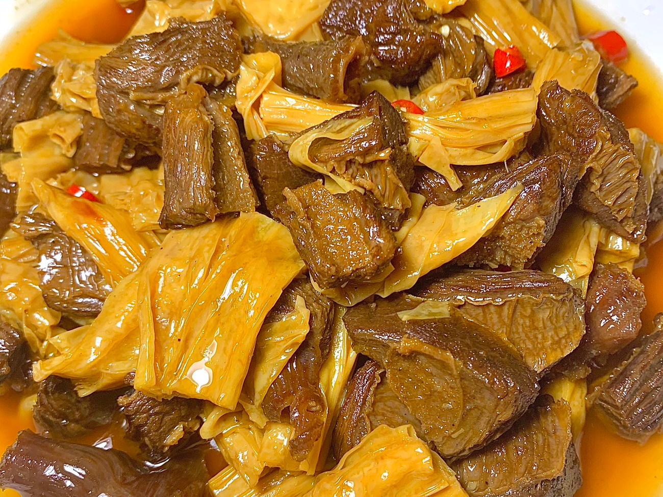 牛肉怎样炖才熟得更快？老师傅教我3个小技巧，牛肉烂鲜香没腥味