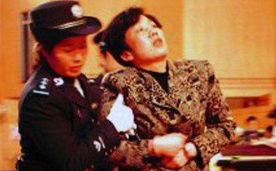 湖南女贪官落马记：色诱40多人，被84岁老汉扳倒，因怀孕被判死缓