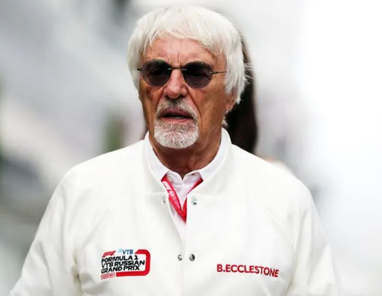 英国“矮子富豪”：身高1米59，82岁娶超模，90岁喜提长子