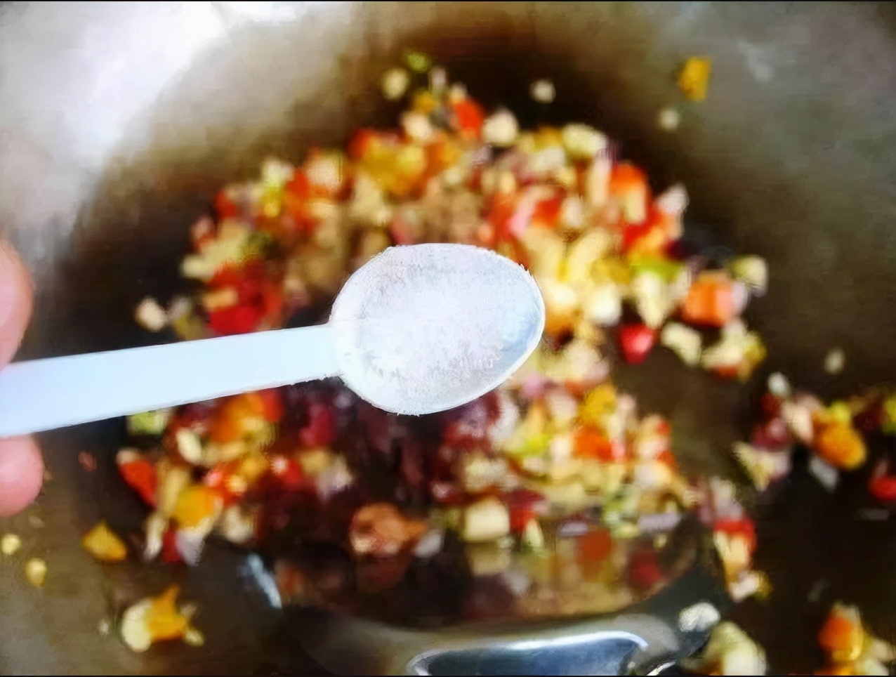 故事：农村14岁少年每天疯狂喝水,一天能喝30斤,他的身体有何不同