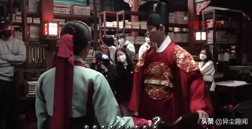 韩剧高甜吻戏幕后！《僵尸校园》班长秀赫吻17次