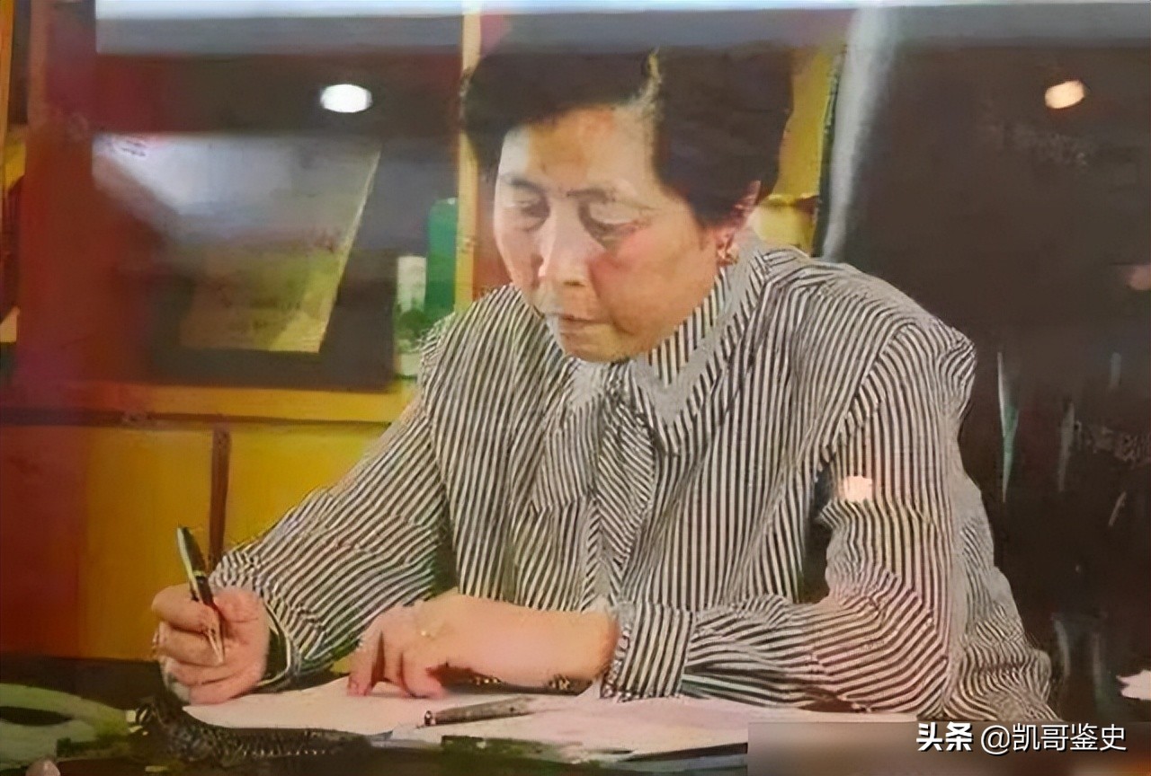 75岁老干妈再出山，收拾两个“不争气”的儿子，晚年基业恐难守住