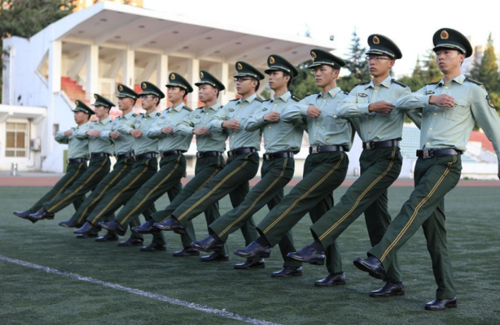 高考体检要“全部脱光”？学生们忐忑不已，医生：你以为我想看？