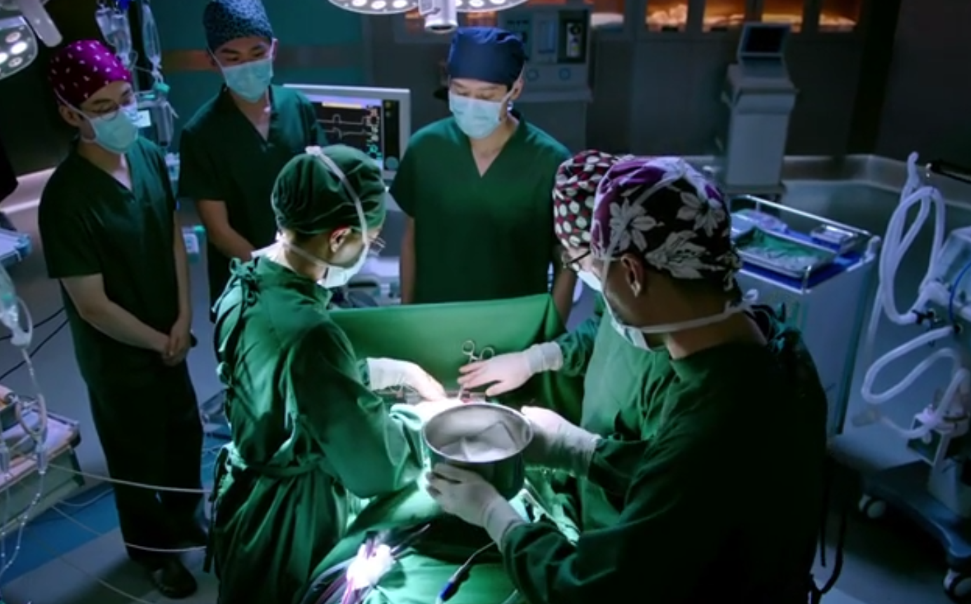 秦岚《关于唐医生的一切》今晚首播，阵容雄厚，4位配角可期待