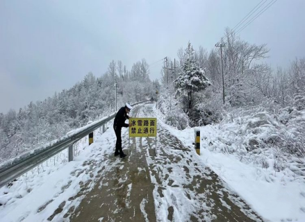 宁强公安：战风雪 保平安 促畅通