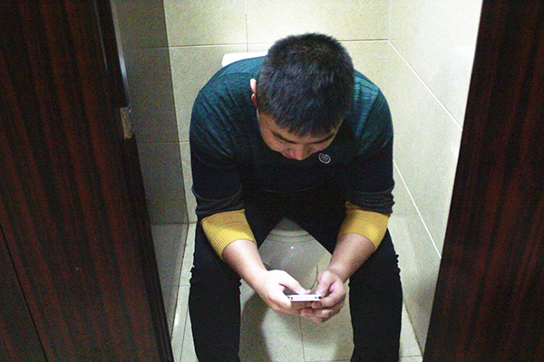 为什么睡觉前总想上厕所？是病吗？喝完水后多久小便算正常？