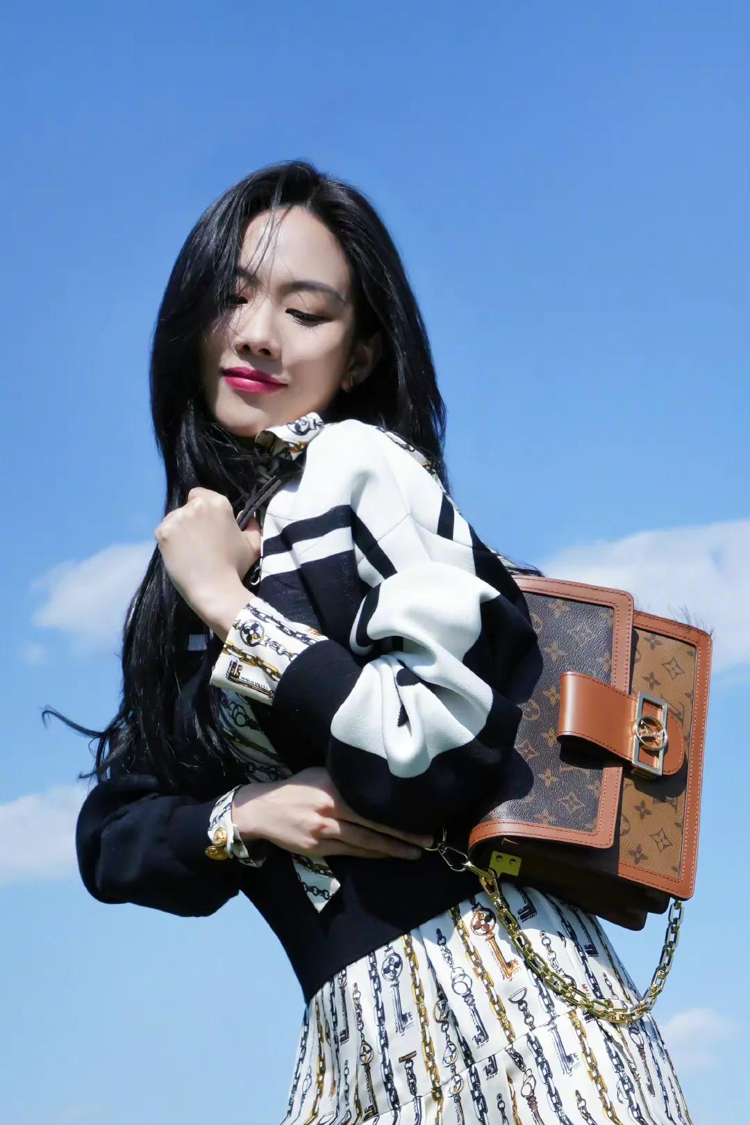 王菲菲近期穿搭