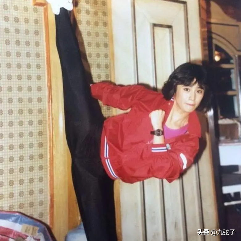 师爷说：跟着洪金宝有饭吃，“打女”大岛由加利的跨国情缘