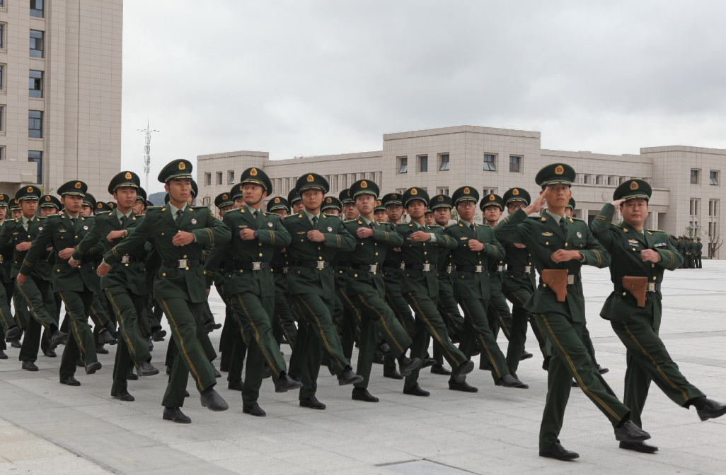 中等学生迎来福利，分数线不高的两所军校，毕业后就能拥有铁饭碗