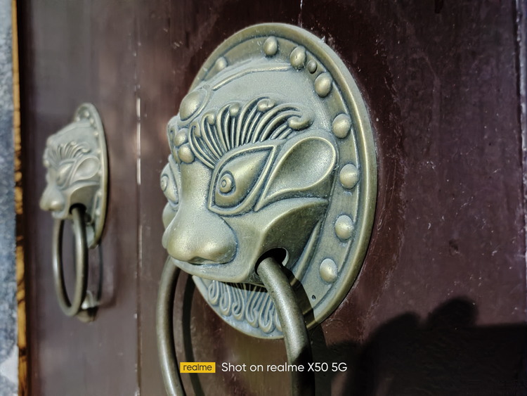 系统升级会“负优化”拍照？我们测了两台手机