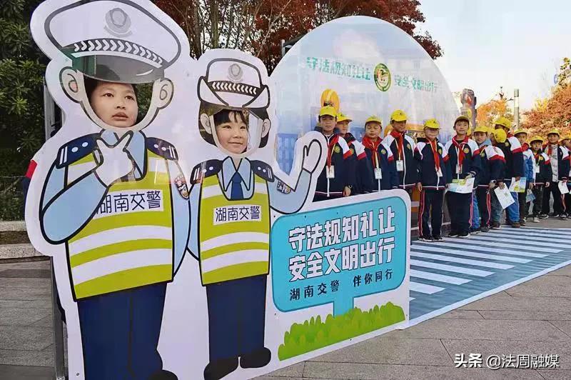 澧县交警：形式多样 开展第十个12.2“全国交通安全日”主题活动