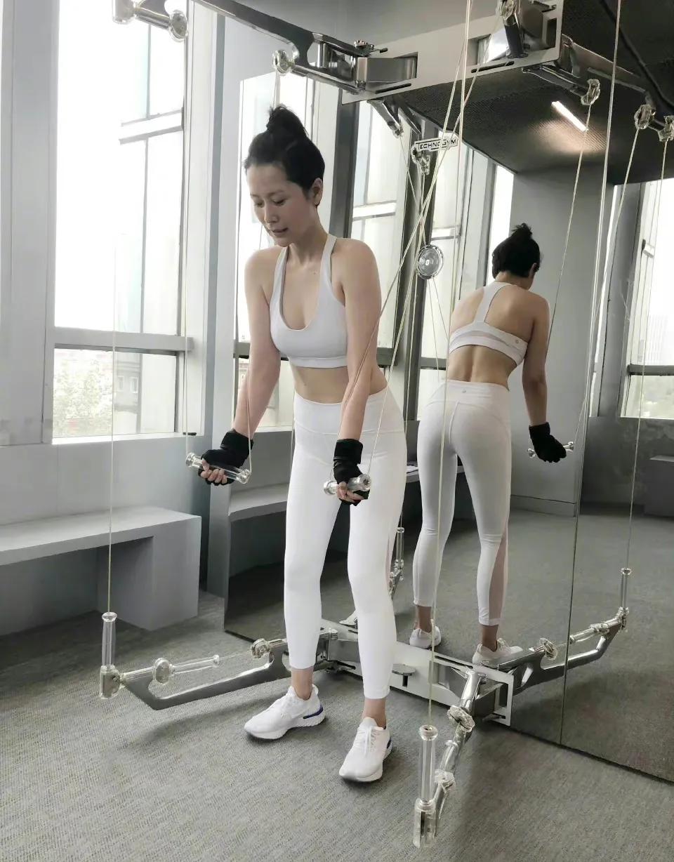 赵雅芝、陈数、殷桃等一众大龄女星，如何保持身材，做法值得学习