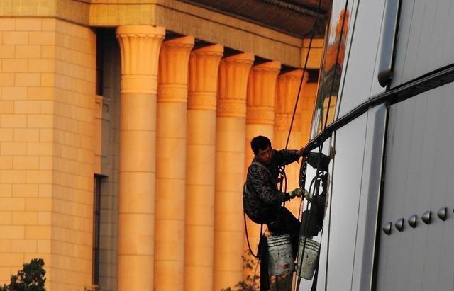 出国打工，也要面对不小的压力