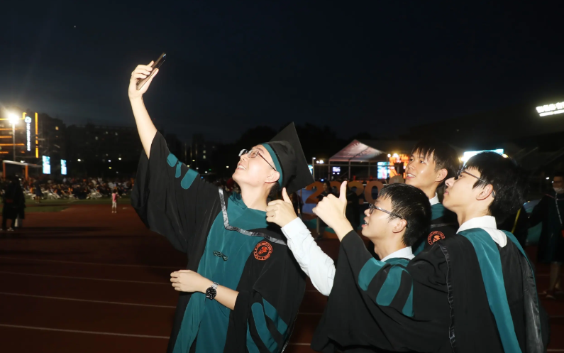 高考学子心中“最满意”的大学排行，清华仅排第三，跟想象不一样