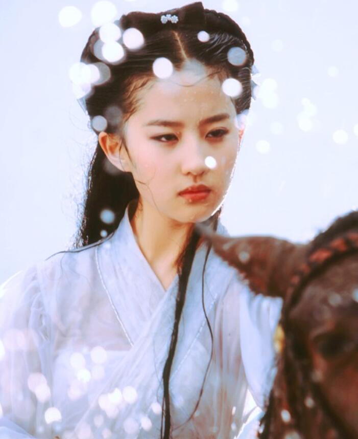 唐嫣的紫萱，白冰的莲姬，杨幂的夕瑶，统统输给了她