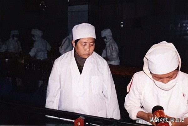 75岁老干妈再出山，收拾两个“不争气”的儿子，晚年基业恐难守住