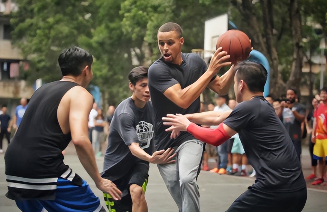 为什么艾佛森能打nba(普通人为何打不了NBA？看了艾弗森手掌 字母哥跟腱 你就懂)